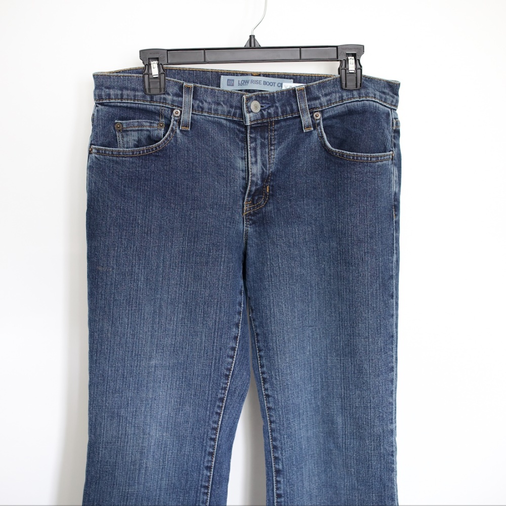 GAP Low Rise Boot Cut 10 Average